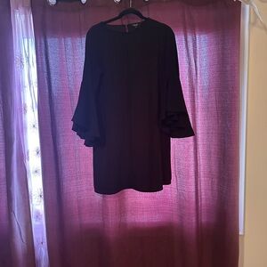 Vera Wang Elegant Black Dress with Flared Sleeves